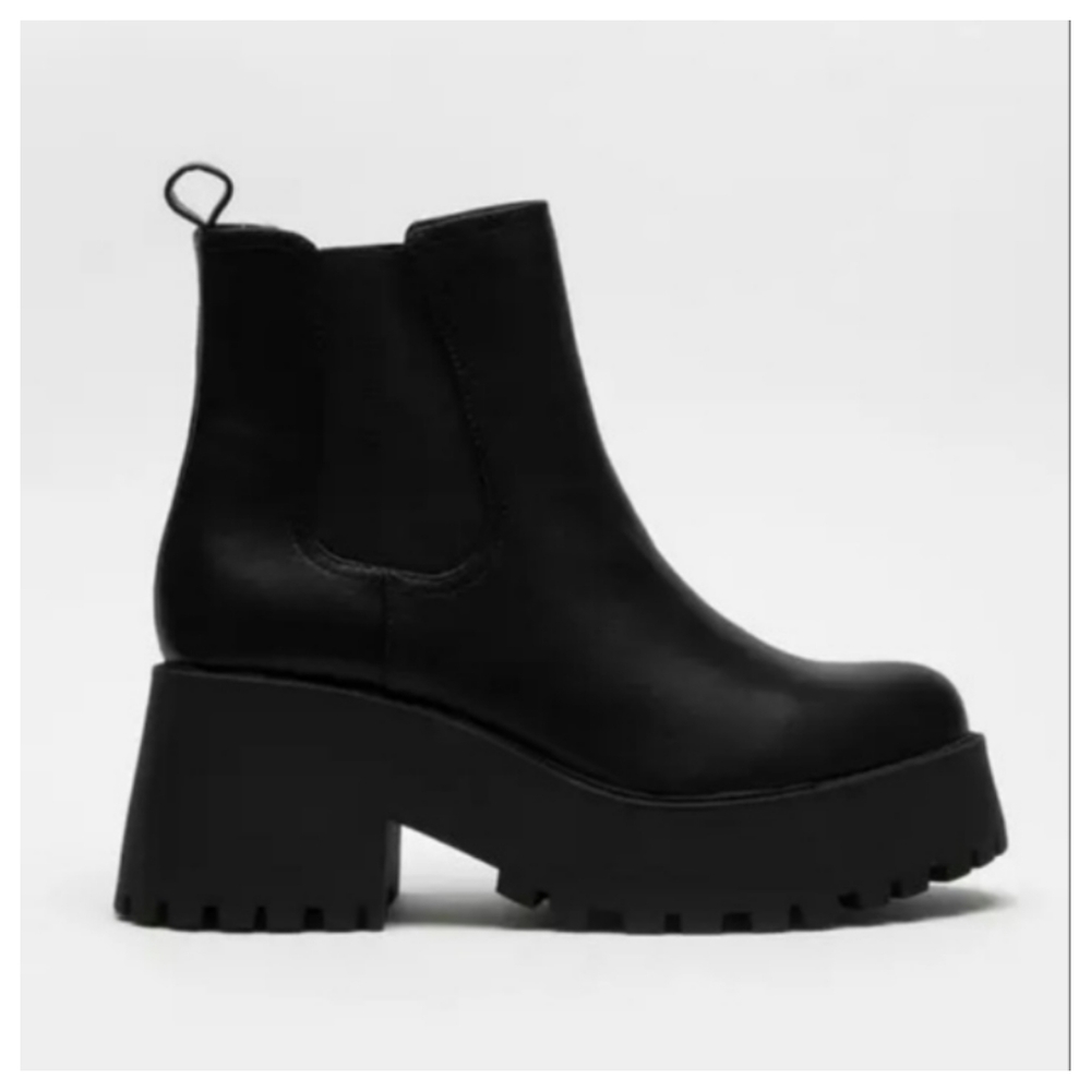 SODA Platform Chelsea Boots